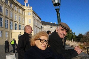 Արտավազդ Փելեշյանը տիկնոջ հետ Պրահայում